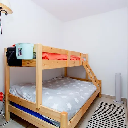 547 - Koezvetlen Vizparti, 2 Haloszobas, Kertkapcsolatos Apartament